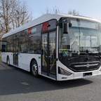 Ein Chinese mit dem Kontrabass